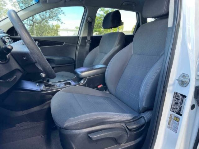 Кіа Соренто 2017 у Львові на Automoto.ua Білий Кіа Соренто, об'ємом двигуна 2.4 л та пробігом 61 тис. км за 10000 $, фото 8 на Automoto.ua