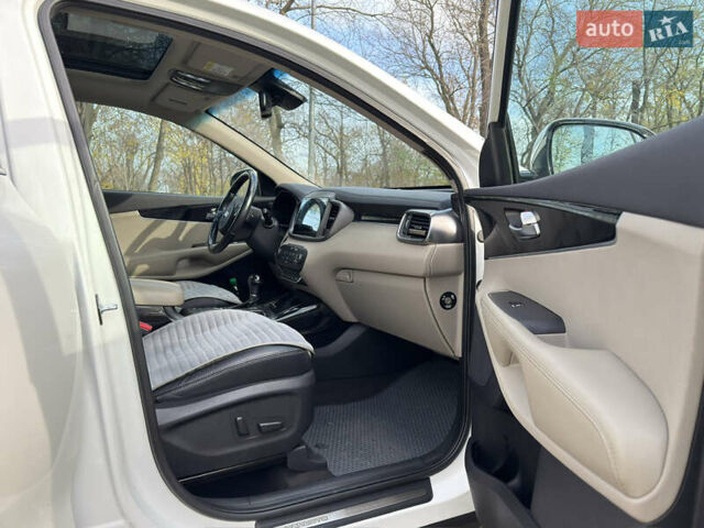 Білий Кіа Соренто, об'ємом двигуна 2.2 л та пробігом 115 тис. км за 25500 $, фото 10 на Automoto.ua
