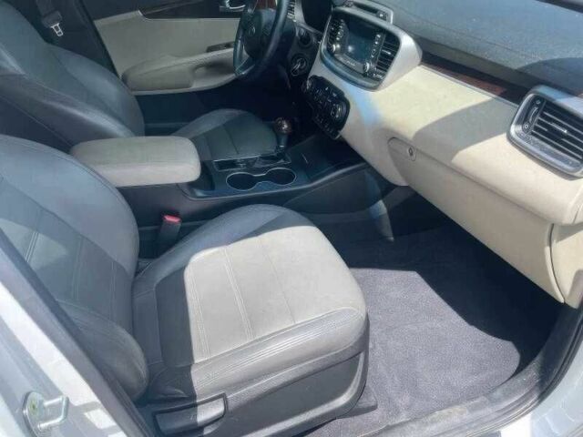 Белый Киа Соренто, объемом двигателя 2.4 л и пробегом 99 тыс. км за 15000 $, фото 13 на Automoto.ua