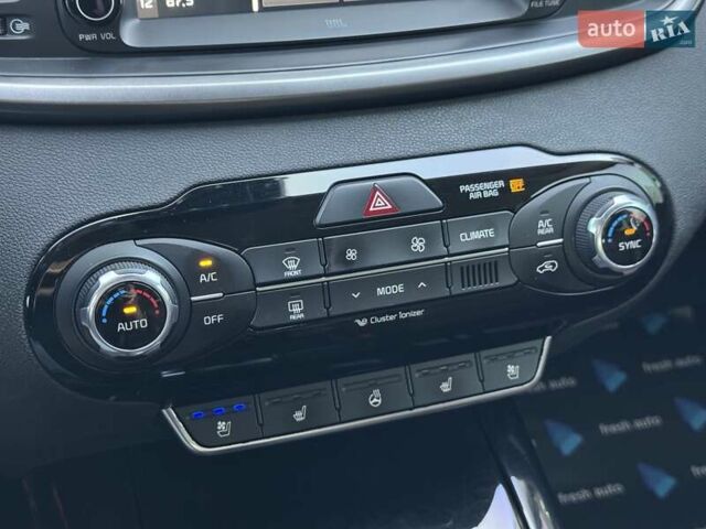 Киа Соренто 2017 в Ровно на Automoto.ua Белый Киа Соренто, объемом двигателя 2.2 л и пробегом 84 тыс. км за 26200 $, фото 25 на Automoto.ua