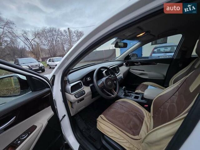 Белый Киа Соренто, объемом двигателя 2.36 л и пробегом 65 тыс. км за 15300 $, фото 5 на Automoto.ua