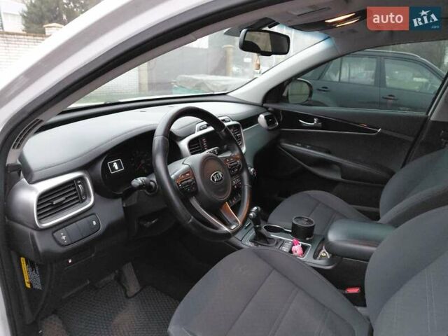 Белый Киа Соренто, объемом двигателя 2.4 л и пробегом 135 тыс. км за 15200 $, фото 15 на Automoto.ua