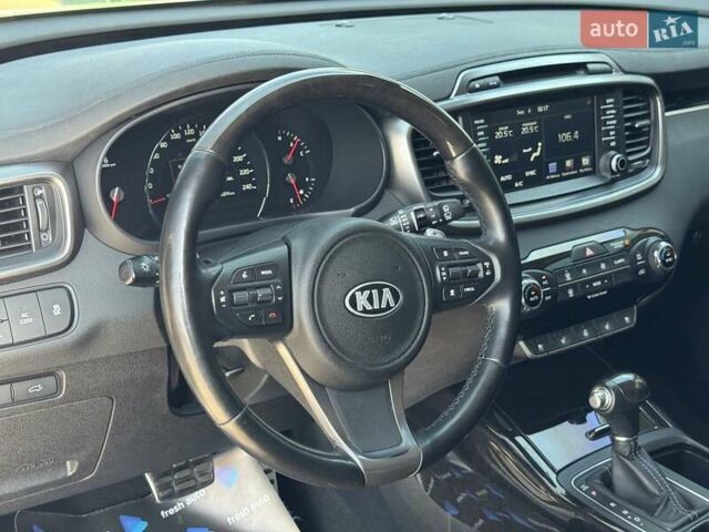 Киа Соренто 2017 в Ровно на Automoto.ua Белый Киа Соренто, объемом двигателя 2.2 л и пробегом 84 тыс. км за 26200 $, фото 17 на Automoto.ua