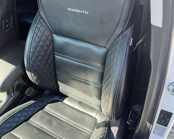 Белый Киа Соренто, объемом двигателя 2.2 л и пробегом 108 тыс. км за 26600 $, фото 3 на Automoto.ua