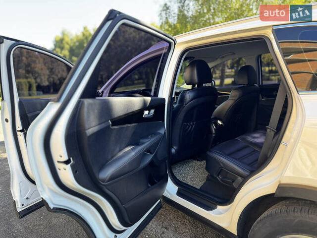 Киа Соренто 2017 в Хмельницком на Automoto.ua Белый Киа Соренто, объемом двигателя 2 л и пробегом 133 тыс. км за 24500 $, фото 14 на Automoto.ua