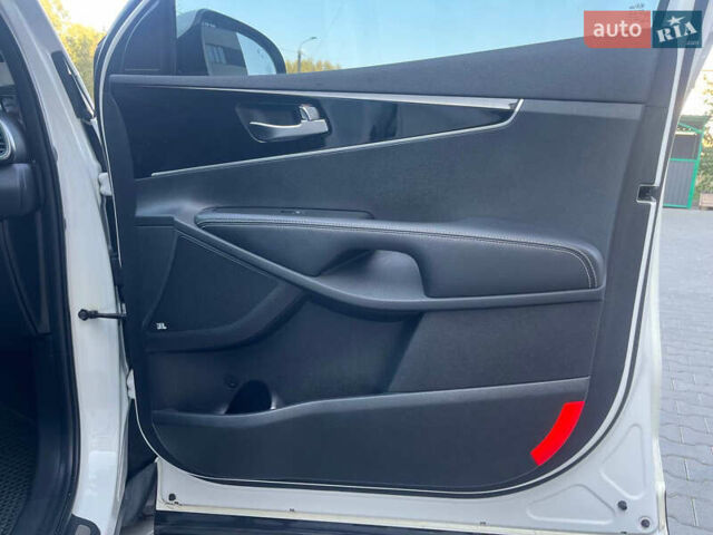 Белый Киа Соренто, объемом двигателя 2.2 л и пробегом 108 тыс. км за 26500 $, фото 33 на Automoto.ua