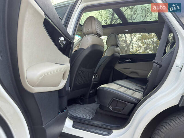 Білий Кіа Соренто, об'ємом двигуна 2.2 л та пробігом 115 тис. км за 25500 $, фото 12 на Automoto.ua