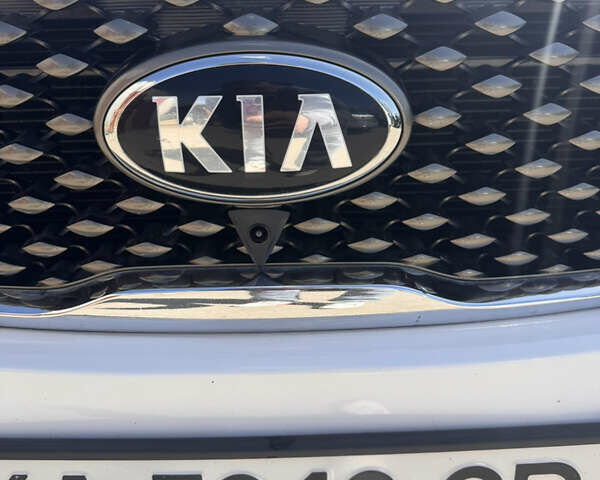 Белый Киа Соренто, объемом двигателя 3.3 л и пробегом 150 тыс. км за 19500 $, фото 1 на Automoto.ua