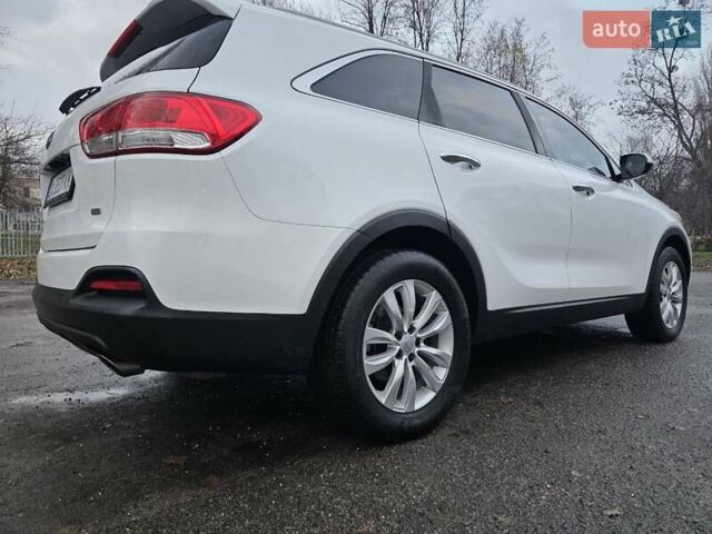 Белый Киа Соренто, объемом двигателя 2.36 л и пробегом 65 тыс. км за 15300 $, фото 2 на Automoto.ua