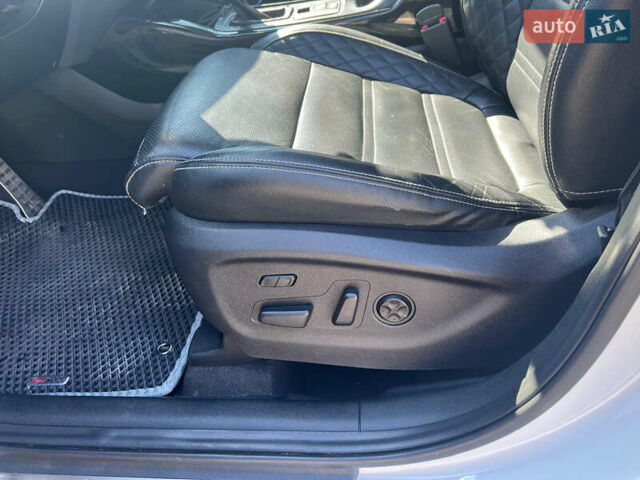 Белый Киа Соренто, объемом двигателя 2.2 л и пробегом 108 тыс. км за 26600 $, фото 9 на Automoto.ua