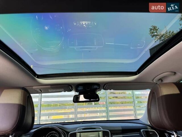 Киа Соренто 2017 в Ровно на Automoto.ua Белый Киа Соренто, объемом двигателя 2.2 л и пробегом 84 тыс. км за 26200 $, фото 4 на Automoto.ua