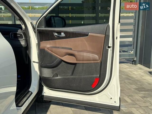 Киа Соренто 2017 в Ровно на Automoto.ua Белый Киа Соренто, объемом двигателя 2.2 л и пробегом 84 тыс. км за 26200 $, фото 34 на Automoto.ua