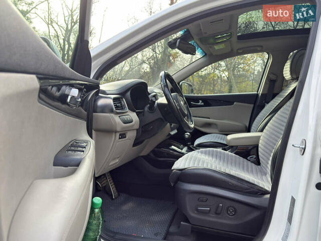 Білий Кіа Соренто, об'ємом двигуна 2.2 л та пробігом 115 тис. км за 25500 $, фото 9 на Automoto.ua