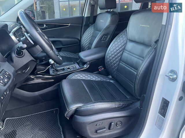 Белый Киа Соренто, объемом двигателя 2.2 л и пробегом 108 тыс. км за 26500 $, фото 19 на Automoto.ua