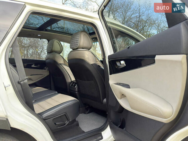 Білий Кіа Соренто, об'ємом двигуна 2.2 л та пробігом 115 тис. км за 25500 $, фото 11 на Automoto.ua
