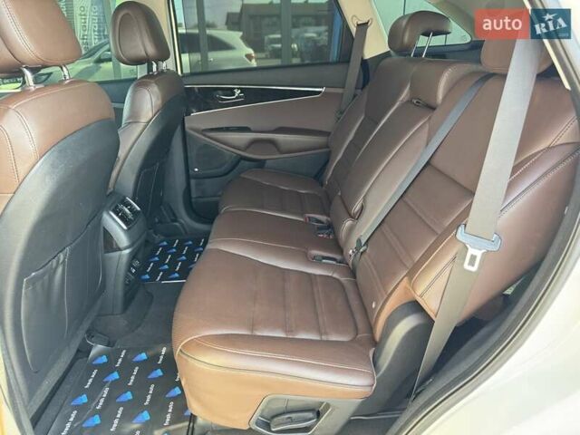 Киа Соренто 2017 в Ровно на Automoto.ua Белый Киа Соренто, объемом двигателя 2.2 л и пробегом 84 тыс. км за 26200 $, фото 28 на Automoto.ua