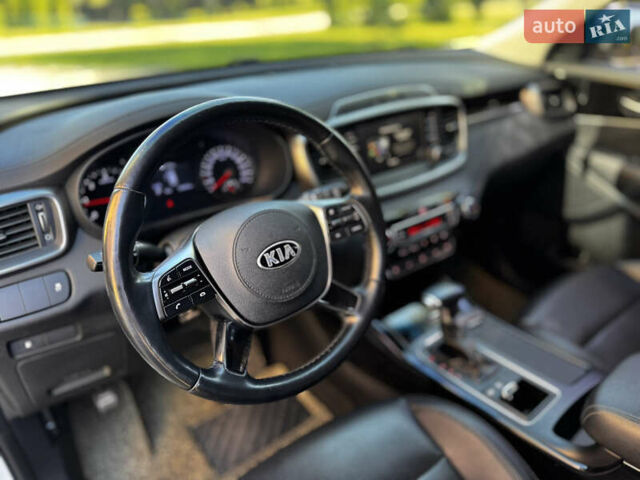 Білий Кіа Соренто, об'ємом двигуна 2 л та пробігом 133 тис. км за 22000 $, фото 12 на Automoto.ua
