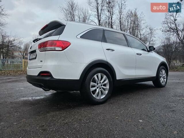 Белый Киа Соренто, объемом двигателя 2.36 л и пробегом 65 тыс. км за 15300 $, фото 1 на Automoto.ua