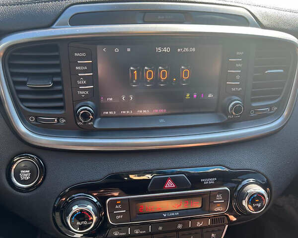 Белый Киа Соренто, объемом двигателя 2.2 л и пробегом 108 тыс. км за 26600 $, фото 5 на Automoto.ua