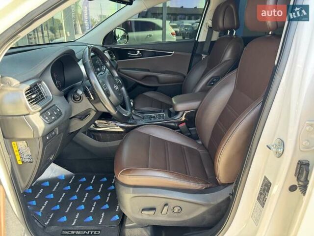 Киа Соренто 2017 в Ровно на Automoto.ua Белый Киа Соренто, объемом двигателя 2.2 л и пробегом 84 тыс. км за 26200 $, фото 20 на Automoto.ua