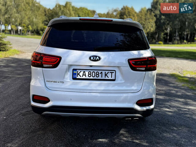 Киа Соренто 2017 в Хмельницком на Automoto.ua Белый Киа Соренто, объемом двигателя 2 л и пробегом 133 тыс. км за 24500 $, фото 4 на Automoto.ua