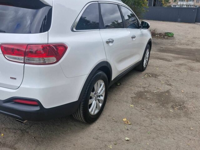 Белый Киа Соренто, объемом двигателя 2.4 л и пробегом 67 тыс. км за 15700 $, фото 2 на Automoto.ua