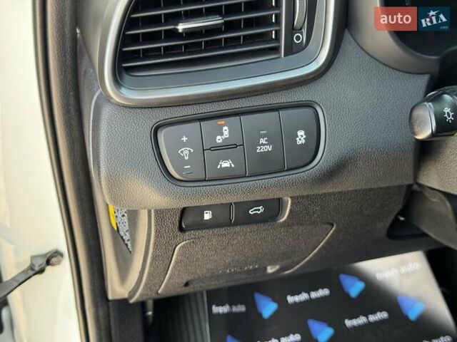 Киа Соренто 2017 в Ровно на Automoto.ua Белый Киа Соренто, объемом двигателя 2.2 л и пробегом 84 тыс. км за 26200 $, фото 16 на Automoto.ua