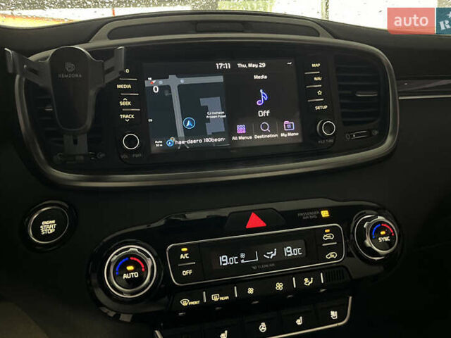 Белый Киа Соренто, объемом двигателя 2.2 л и пробегом 154 тыс. км за 28000 $, фото 19 на Automoto.ua