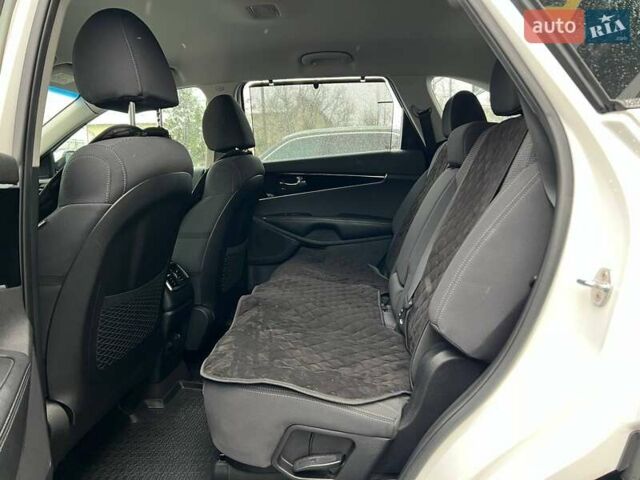 Білий Кіа Соренто, об'ємом двигуна 2.2 л та пробігом 51 тис. км за 31000 $, фото 23 на Automoto.ua