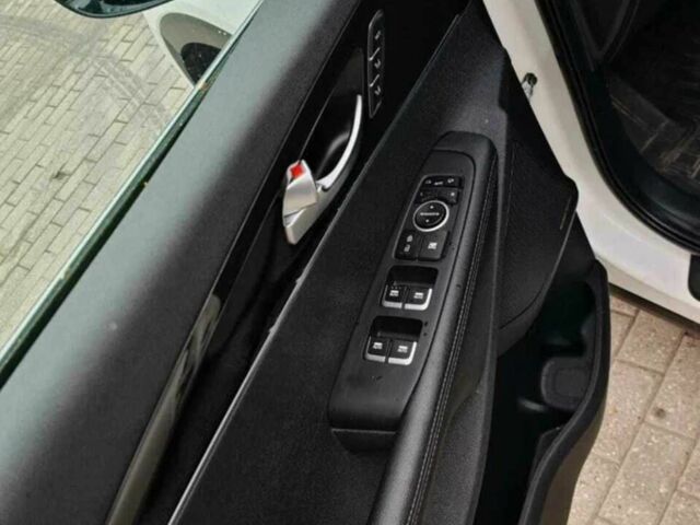 Киа Соренто 2018 в Киеве на Automoto.ua Белый Киа Соренто, объемом двигателя 2.2 л и пробегом 185 тыс. км за 20999 $, фото 10 на Automoto.ua