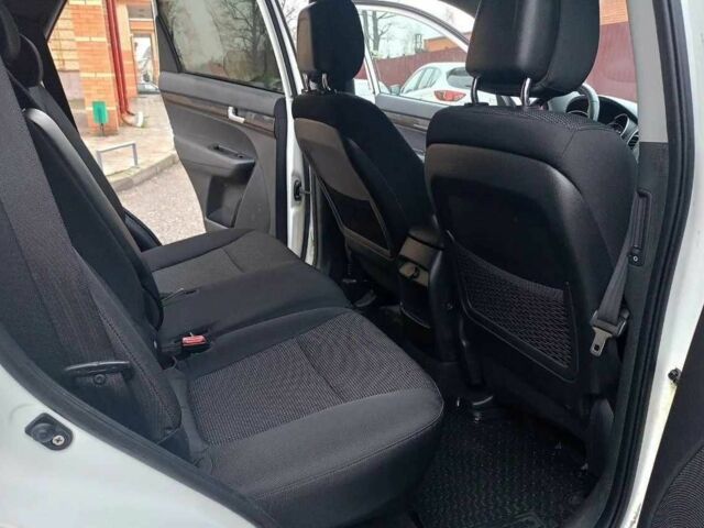 Белый Киа Соренто, объемом двигателя 0 л и пробегом 107 тыс. км за 11800 $, фото 18 на Automoto.ua