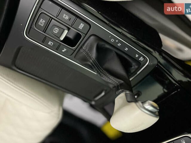 Белый Киа Соренто, объемом двигателя 2.2 л и пробегом 154 тыс. км за 28000 $, фото 14 на Automoto.ua