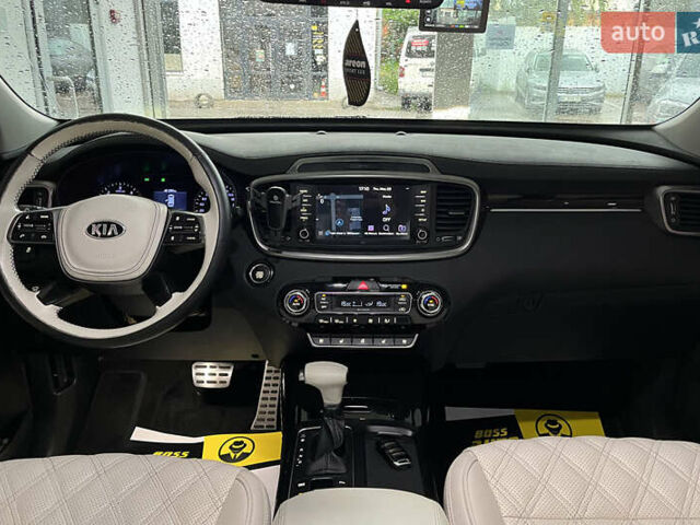 Белый Киа Соренто, объемом двигателя 2.2 л и пробегом 154 тыс. км за 28000 $, фото 16 на Automoto.ua