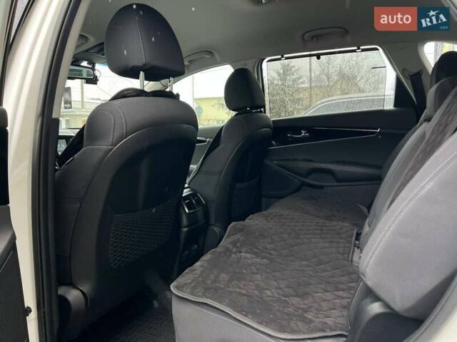 Білий Кіа Соренто, об'ємом двигуна 2.2 л та пробігом 51 тис. км за 31000 $, фото 22 на Automoto.ua