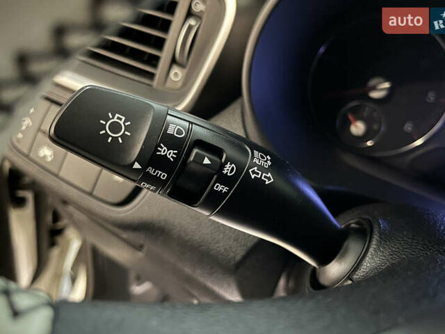 Белый Киа Соренто, объемом двигателя 2.2 л и пробегом 154 тыс. км за 28000 $, фото 29 на Automoto.ua