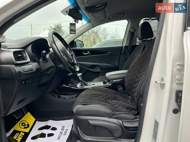 Білий Кіа Соренто, об'ємом двигуна 2.2 л та пробігом 51 тис. км за 31000 $, фото 21 на Automoto.ua
