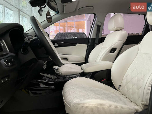 Белый Киа Соренто, объемом двигателя 2.2 л и пробегом 154 тыс. км за 28000 $, фото 11 на Automoto.ua