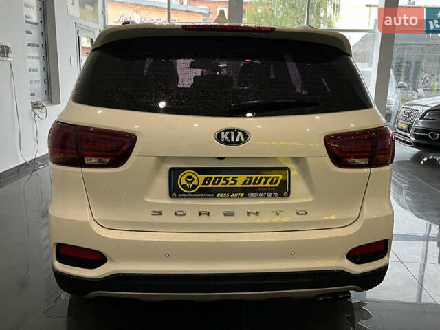 Белый Киа Соренто, объемом двигателя 2.2 л и пробегом 154 тыс. км за 28000 $, фото 5 на Automoto.ua