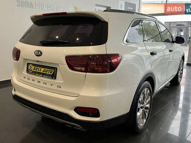 Белый Киа Соренто, объемом двигателя 2.2 л и пробегом 154 тыс. км за 28000 $, фото 6 на Automoto.ua