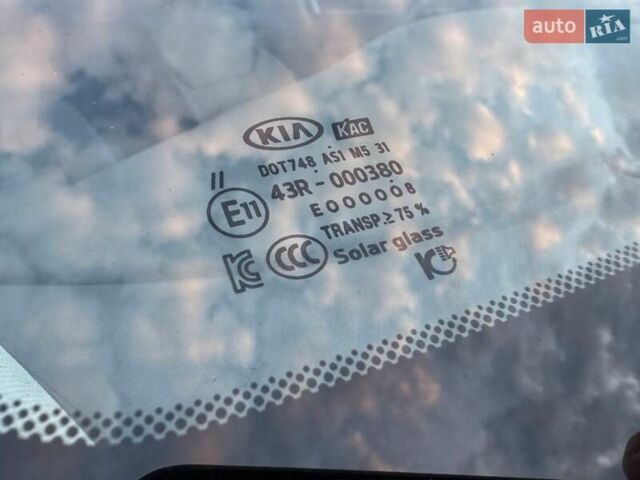 Білий Кіа Соренто, об'ємом двигуна 3.3 л та пробігом 70 тис. км за 23500 $, фото 85 на Automoto.ua