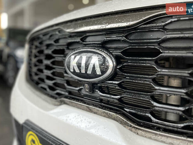 Белый Киа Соренто, объемом двигателя 2.2 л и пробегом 154 тыс. км за 28000 $, фото 22 на Automoto.ua