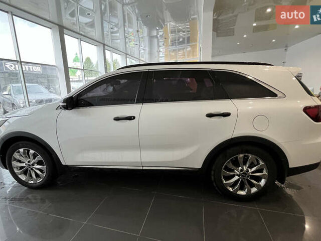 Белый Киа Соренто, объемом двигателя 2.2 л и пробегом 154 тыс. км за 28000 $, фото 3 на Automoto.ua