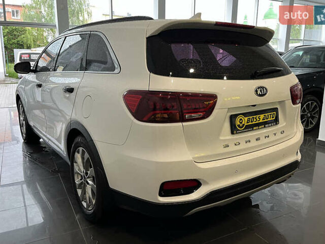 Белый Киа Соренто, объемом двигателя 2.2 л и пробегом 154 тыс. км за 28000 $, фото 4 на Automoto.ua