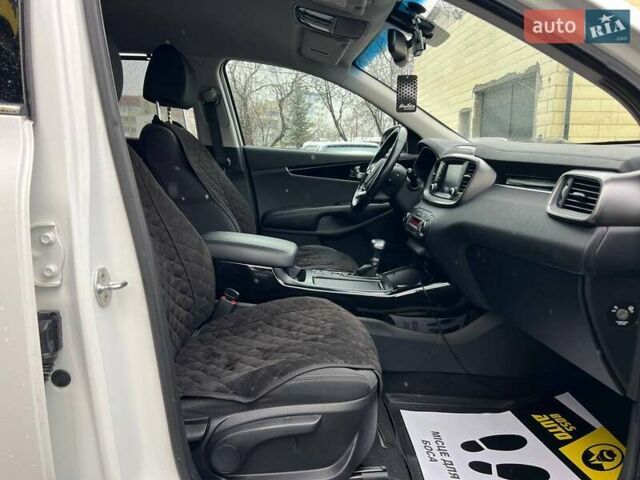 Білий Кіа Соренто, об'ємом двигуна 2.2 л та пробігом 51 тис. км за 31000 $, фото 25 на Automoto.ua