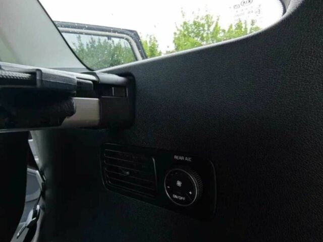 Киа Соренто 2018 в Киеве на Automoto.ua Белый Киа Соренто, объемом двигателя 2.2 л и пробегом 185 тыс. км за 20999 $, фото 12 на Automoto.ua