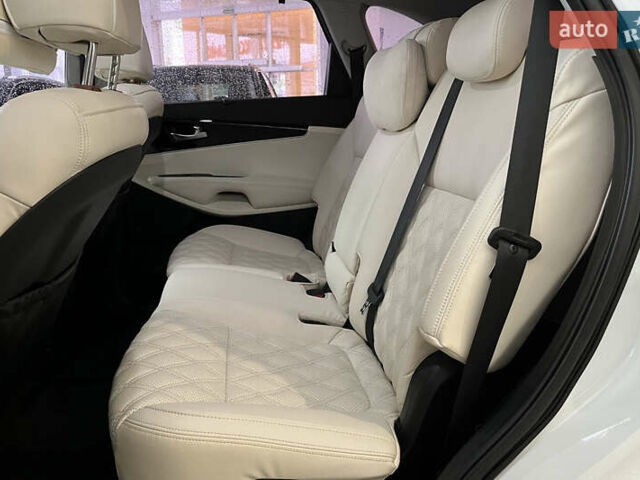 Белый Киа Соренто, объемом двигателя 2.2 л и пробегом 154 тыс. км за 28000 $, фото 10 на Automoto.ua