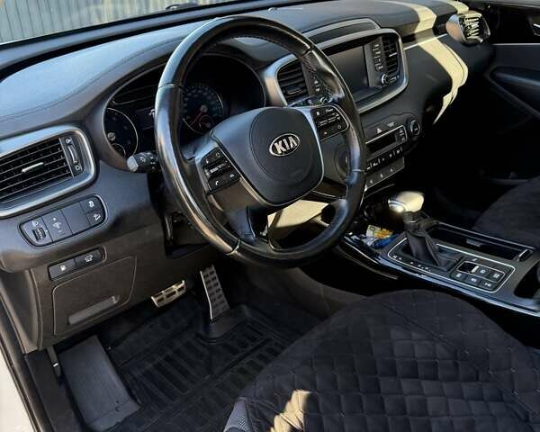 Білий Кіа Соренто, об'ємом двигуна 2.2 л та пробігом 51 тис. км за 33000 $, фото 10 на Automoto.ua