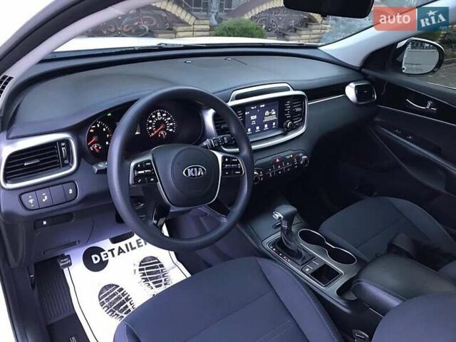 Белый Киа Соренто, объемом двигателя 2.36 л и пробегом 80 тыс. км за 15000 $, фото 6 на Automoto.ua