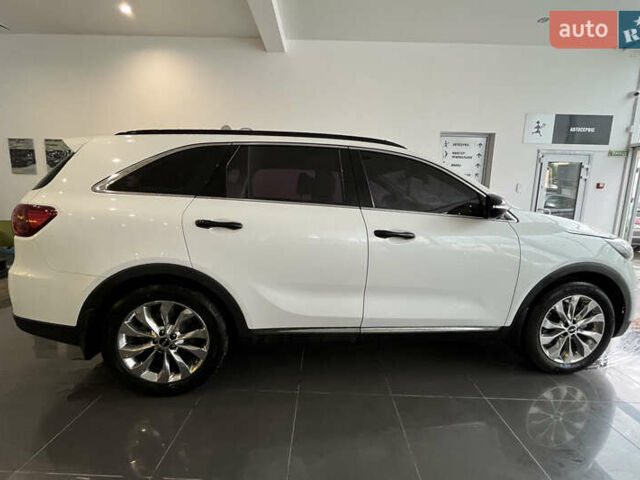 Белый Киа Соренто, объемом двигателя 2.2 л и пробегом 154 тыс. км за 28000 $, фото 7 на Automoto.ua