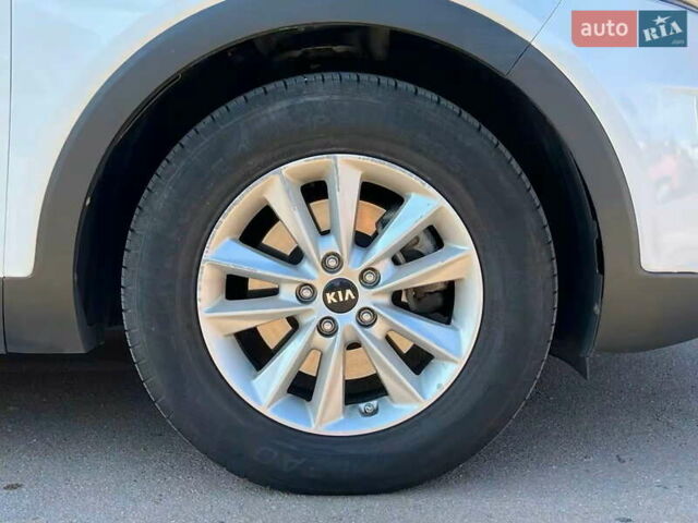 Белый Киа Соренто, объемом двигателя 3.3 л и пробегом 148 тыс. км за 15500 $, фото 4 на Automoto.ua